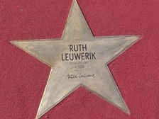 Ruth Leuwerik-Purper 8