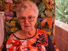 Ute Mimi Vera Gensing 70